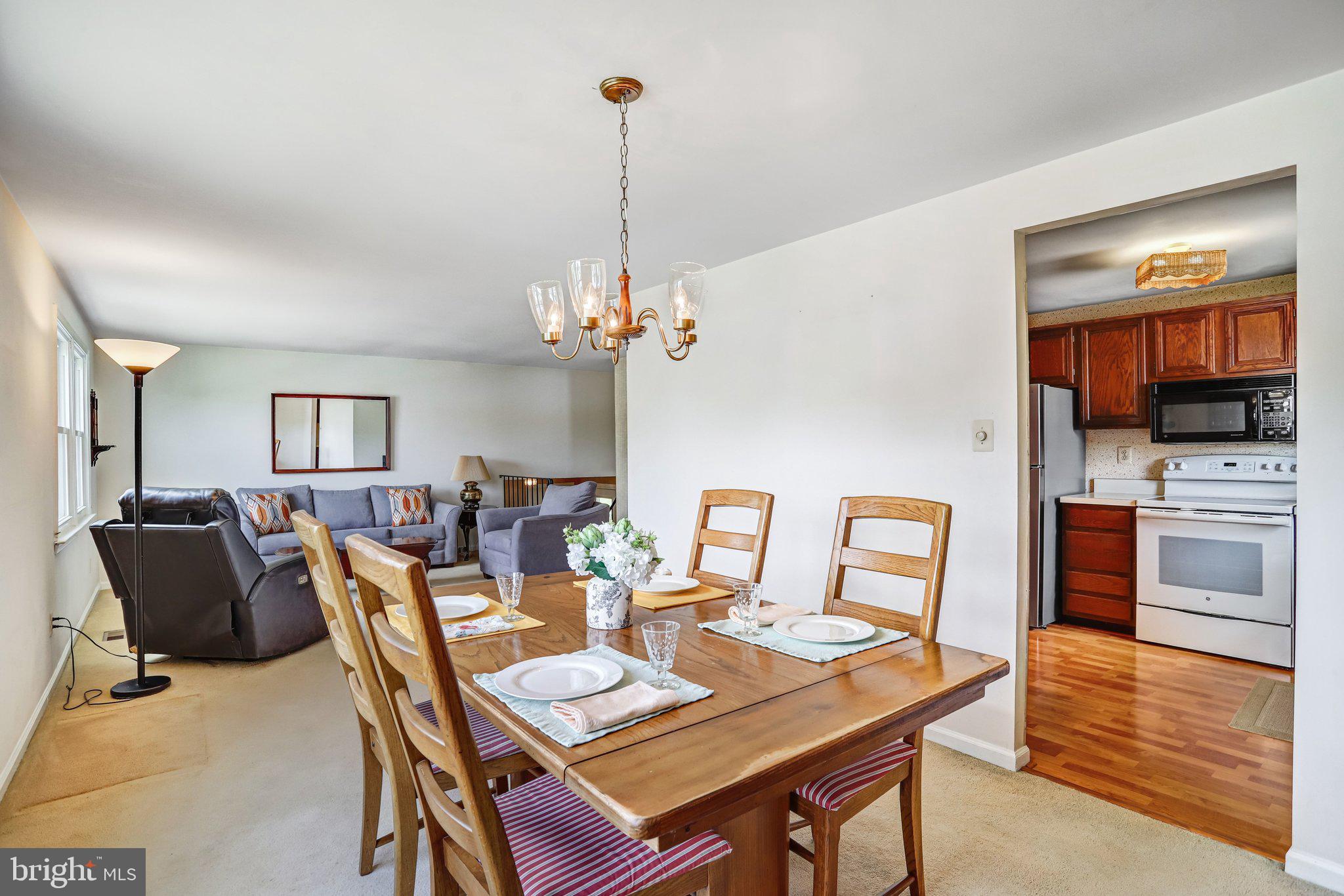 KINGSTON CHASE - Residential