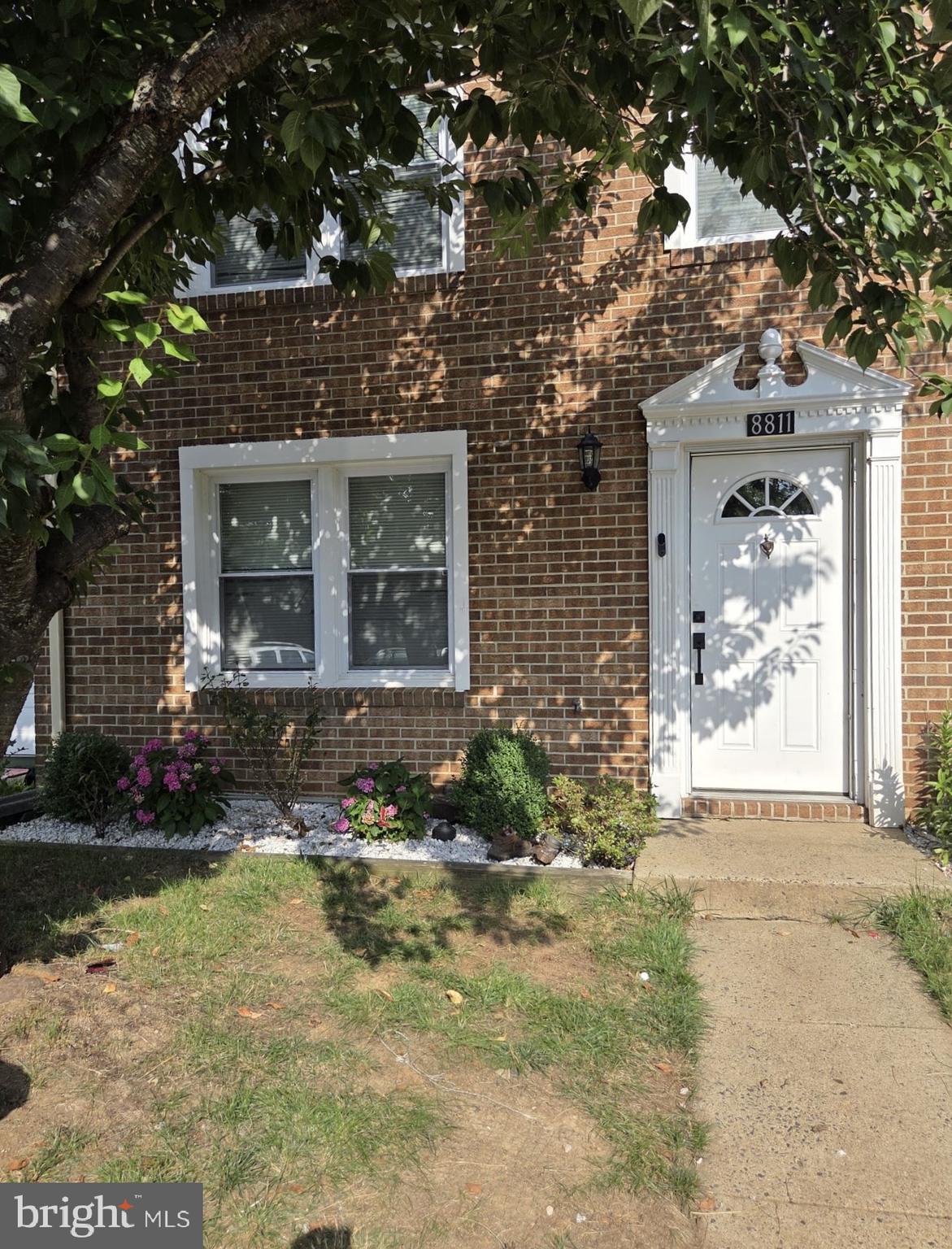 Centrally Located Manassas Townhome in great condition. Spacious 3BR/2BA townhome in the heart of Manassas. Ideal location close to shopping, dining, and entertainment, just 5 minutes from the mall. 

Perfect blend of convenience and comfort for easy living. Low-maintenance lifestyle with quick access to commuter routes and everything you need day-to-day.

Schedule your showing today.