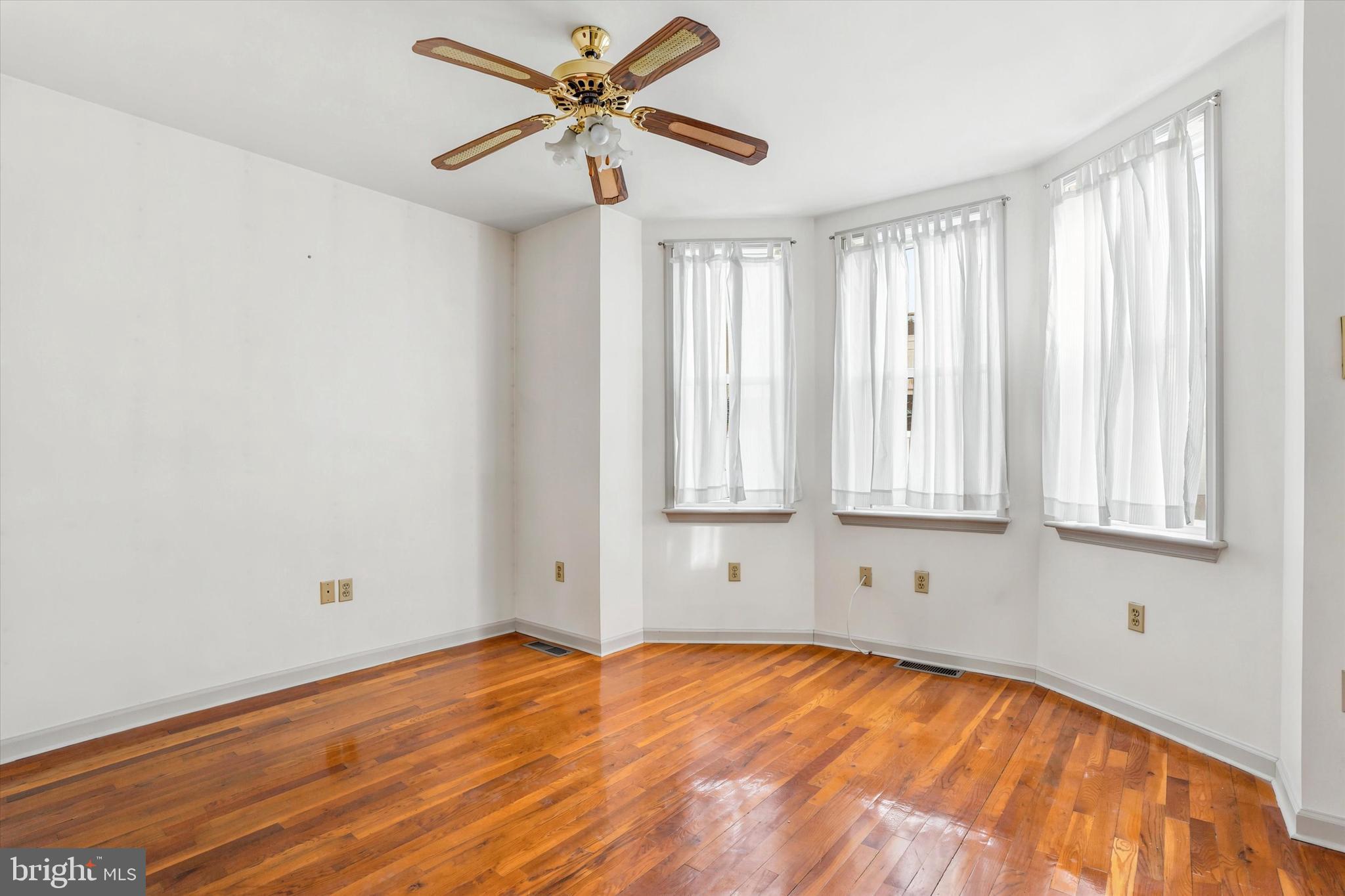 DICKINSON NARROWS - Residential Income
