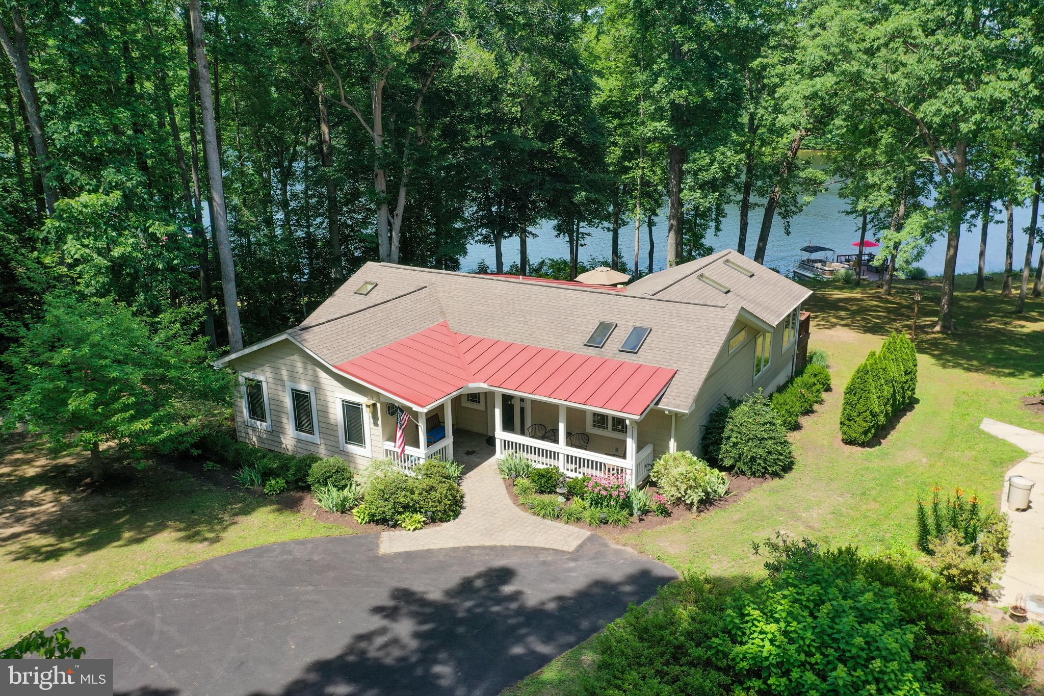 LAKE CAROLINE - Residential