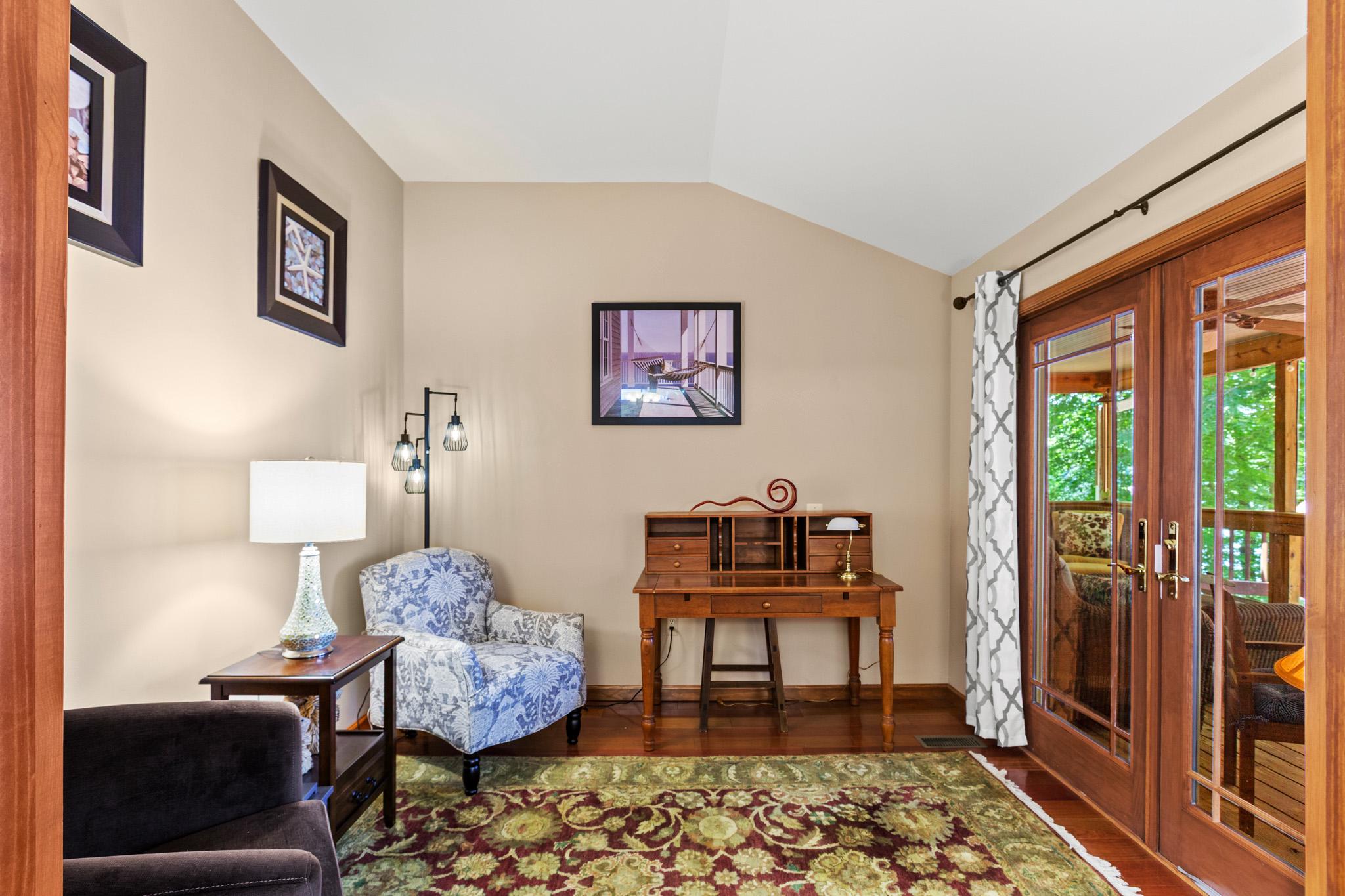 LAKE CAROLINE - Residential