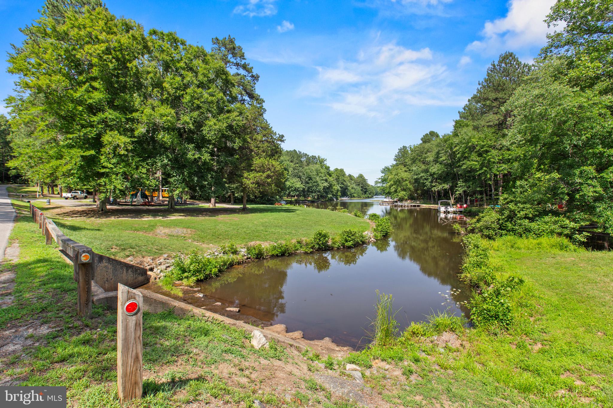 LAKE CAROLINE - Residential