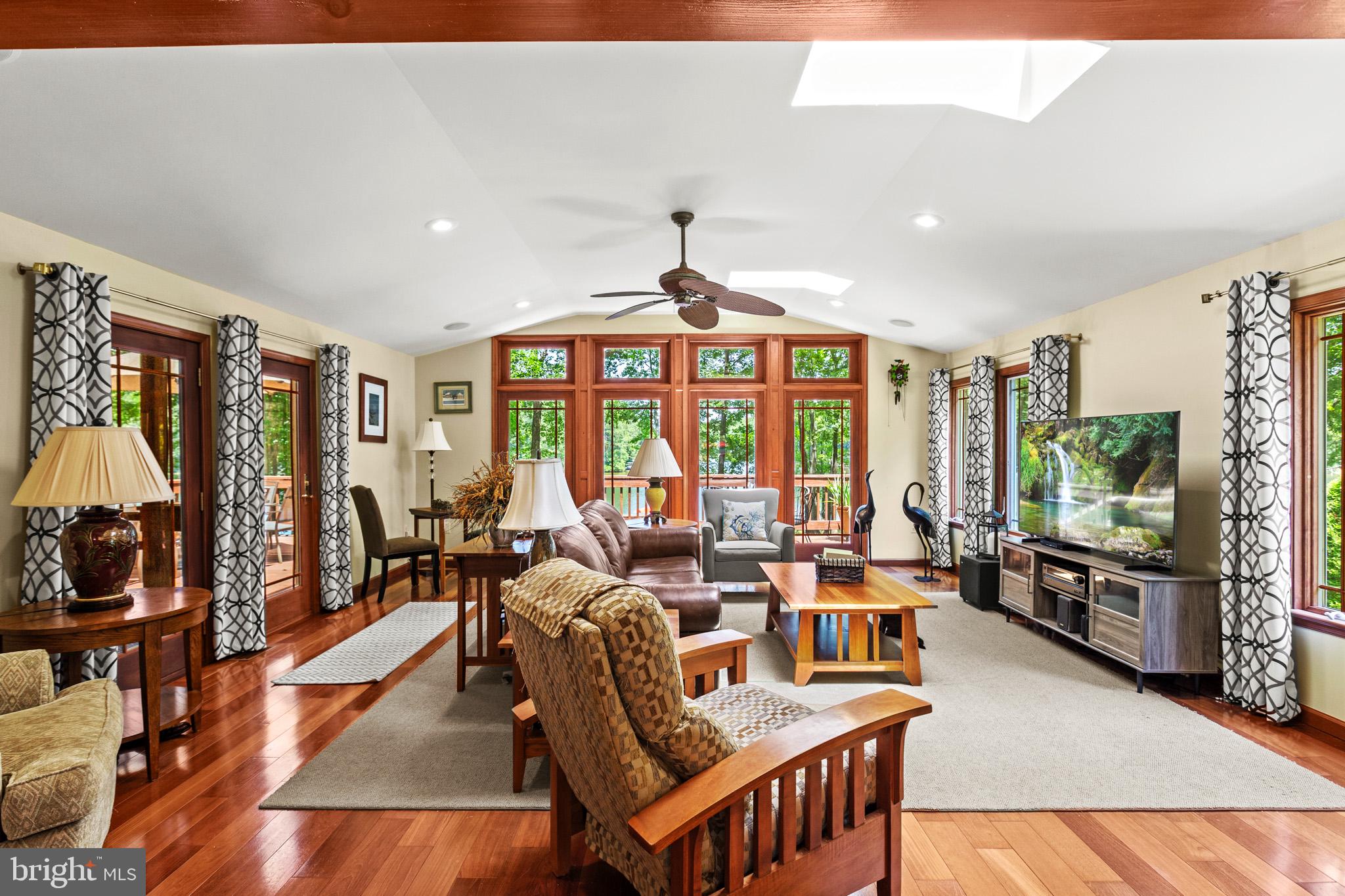LAKE CAROLINE - Residential