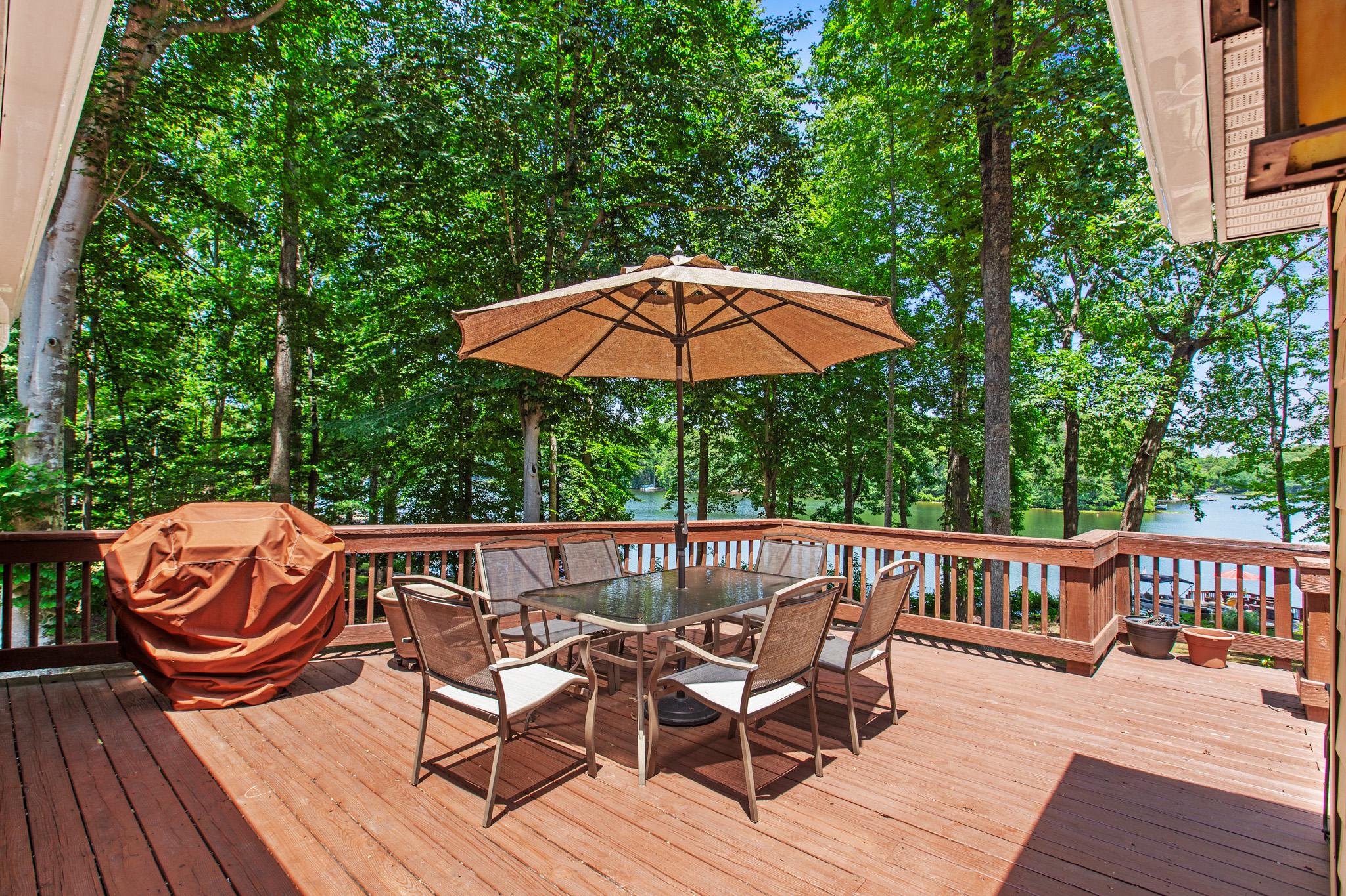 LAKE CAROLINE - Residential