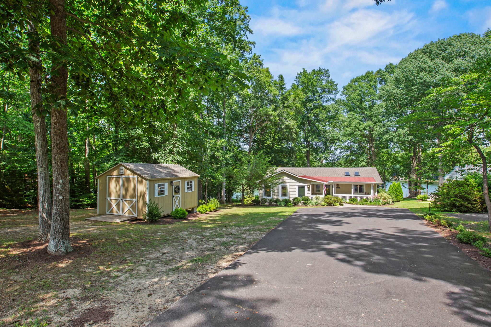 LAKE CAROLINE - Residential
