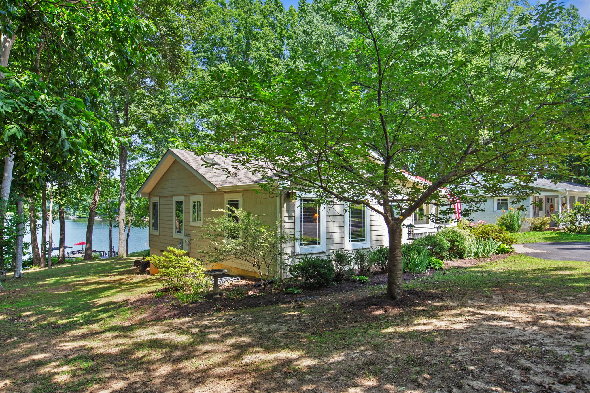 LAKE CAROLINE - Residential