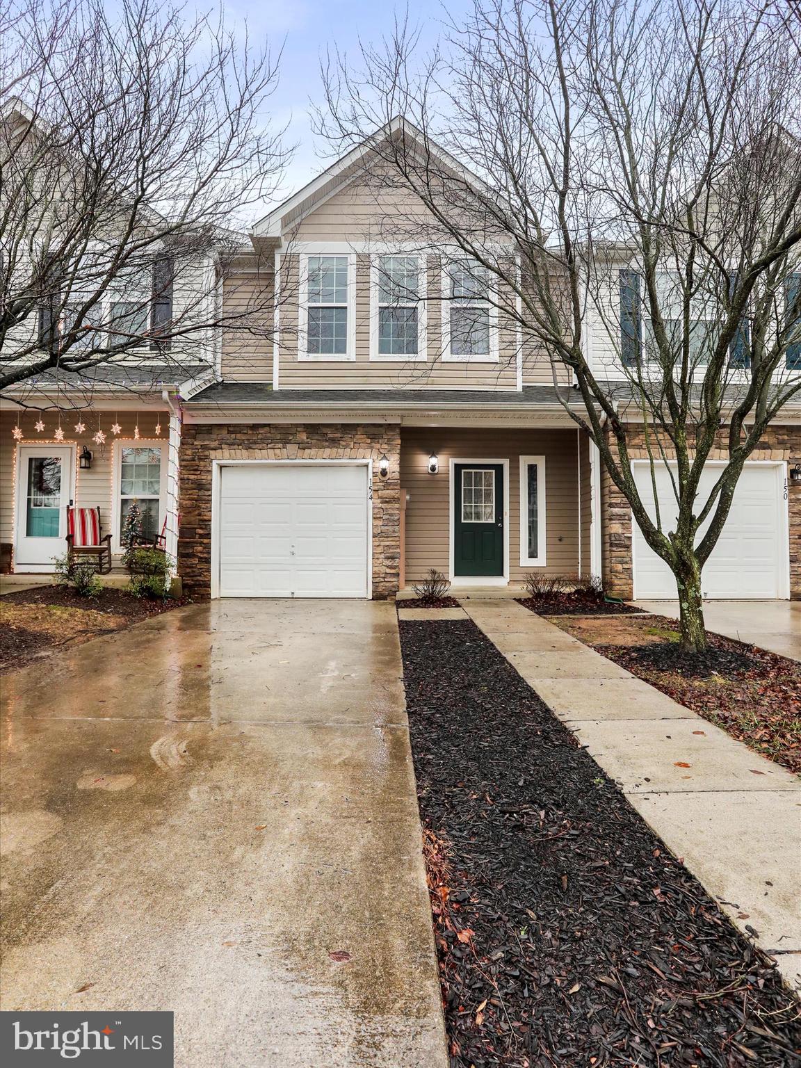 ARCHERS ROCK - Residential