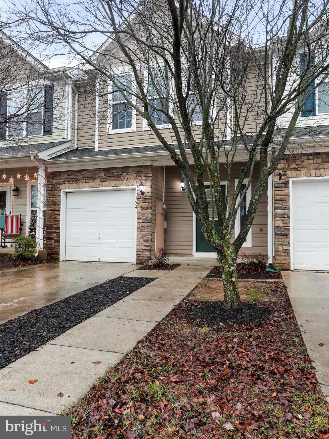 ARCHERS ROCK - Residential