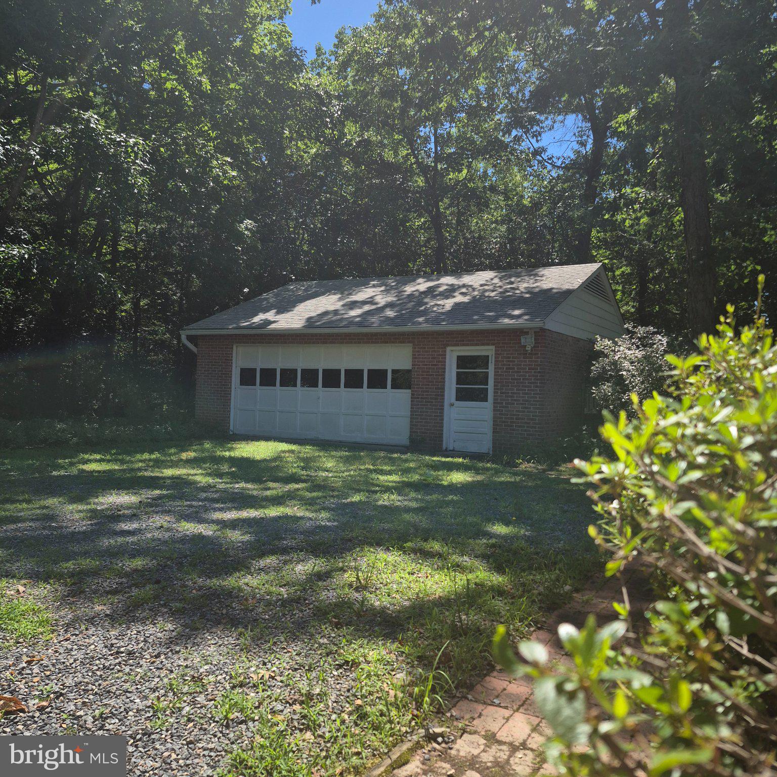 LEE DALE SHORES* - Residential