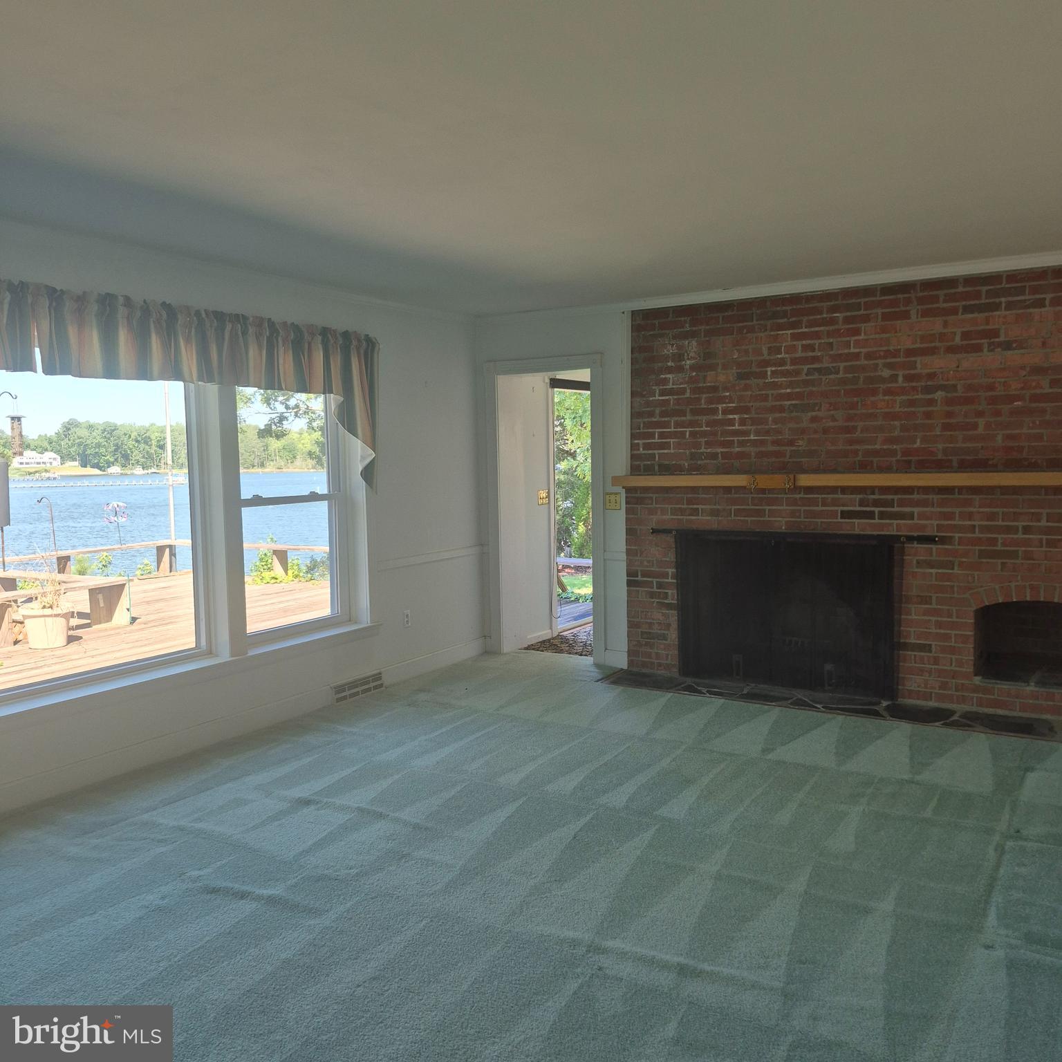 LEE DALE SHORES* - Residential