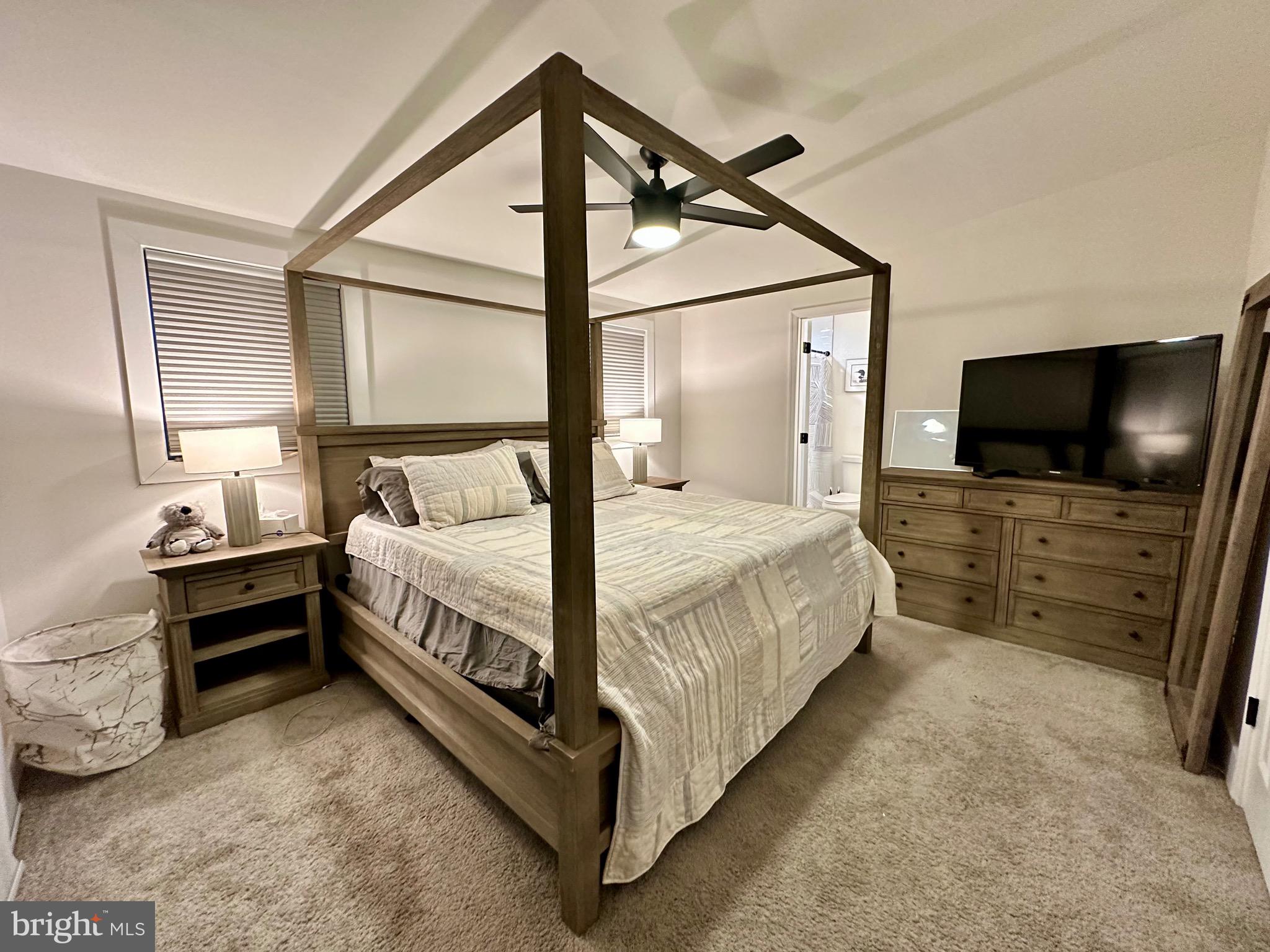 WOODLAND BEACH - Residential Lease