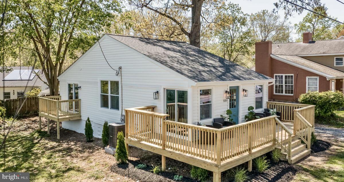 WOODLAND BEACH - Residential Lease