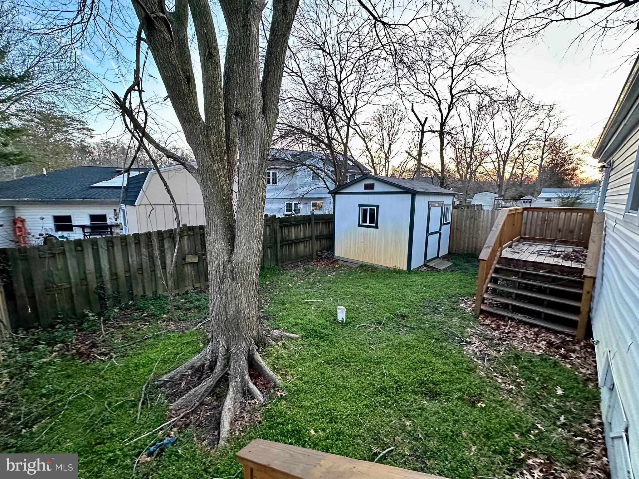 WOODLAND BEACH - Residential Lease