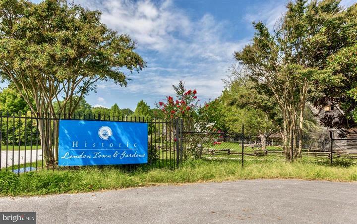 WOODLAND BEACH - Residential Lease