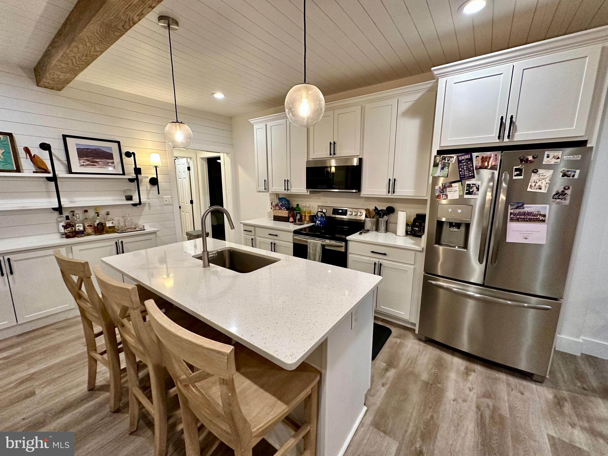 WOODLAND BEACH - Residential Lease