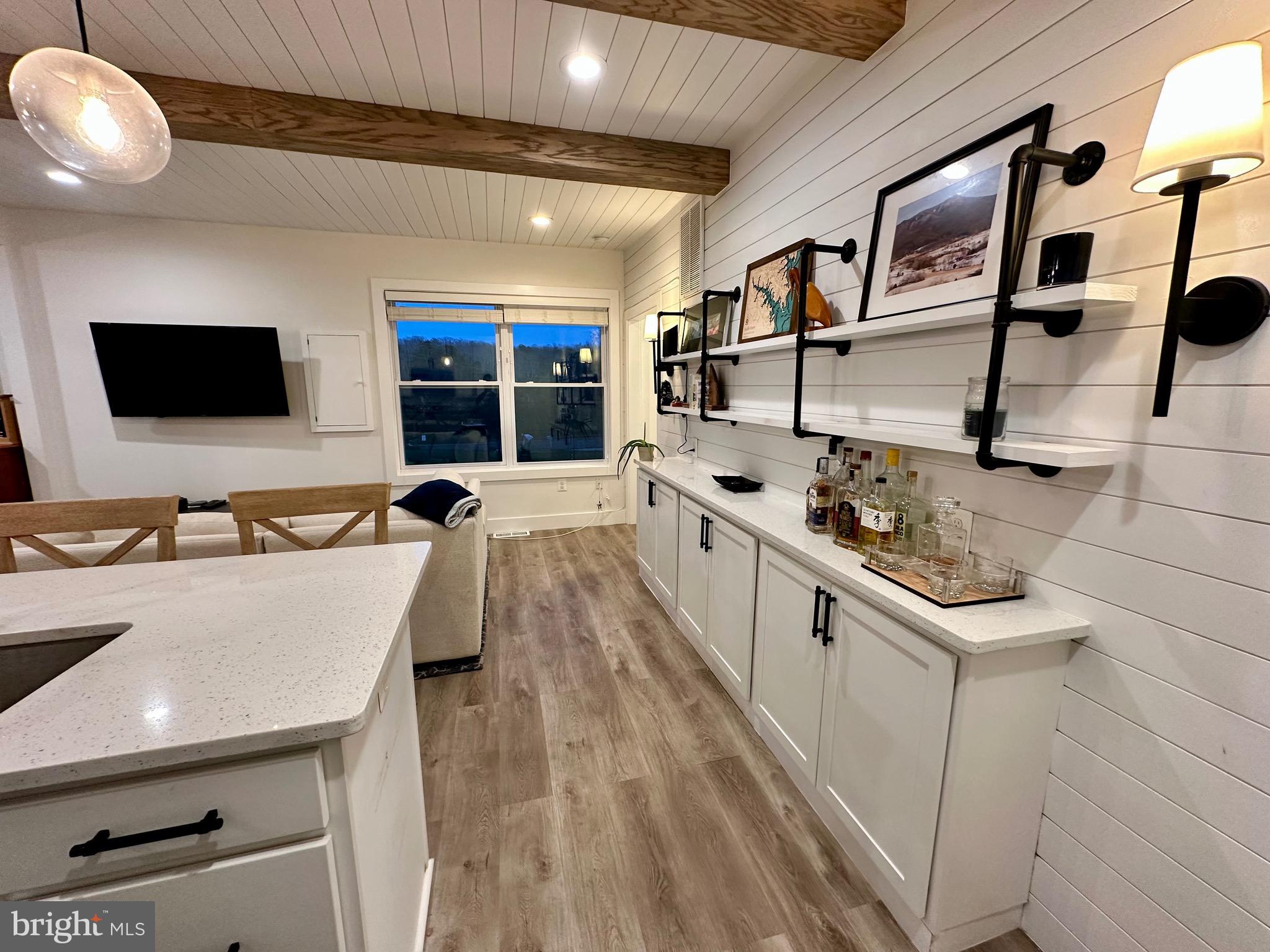 WOODLAND BEACH - Residential Lease