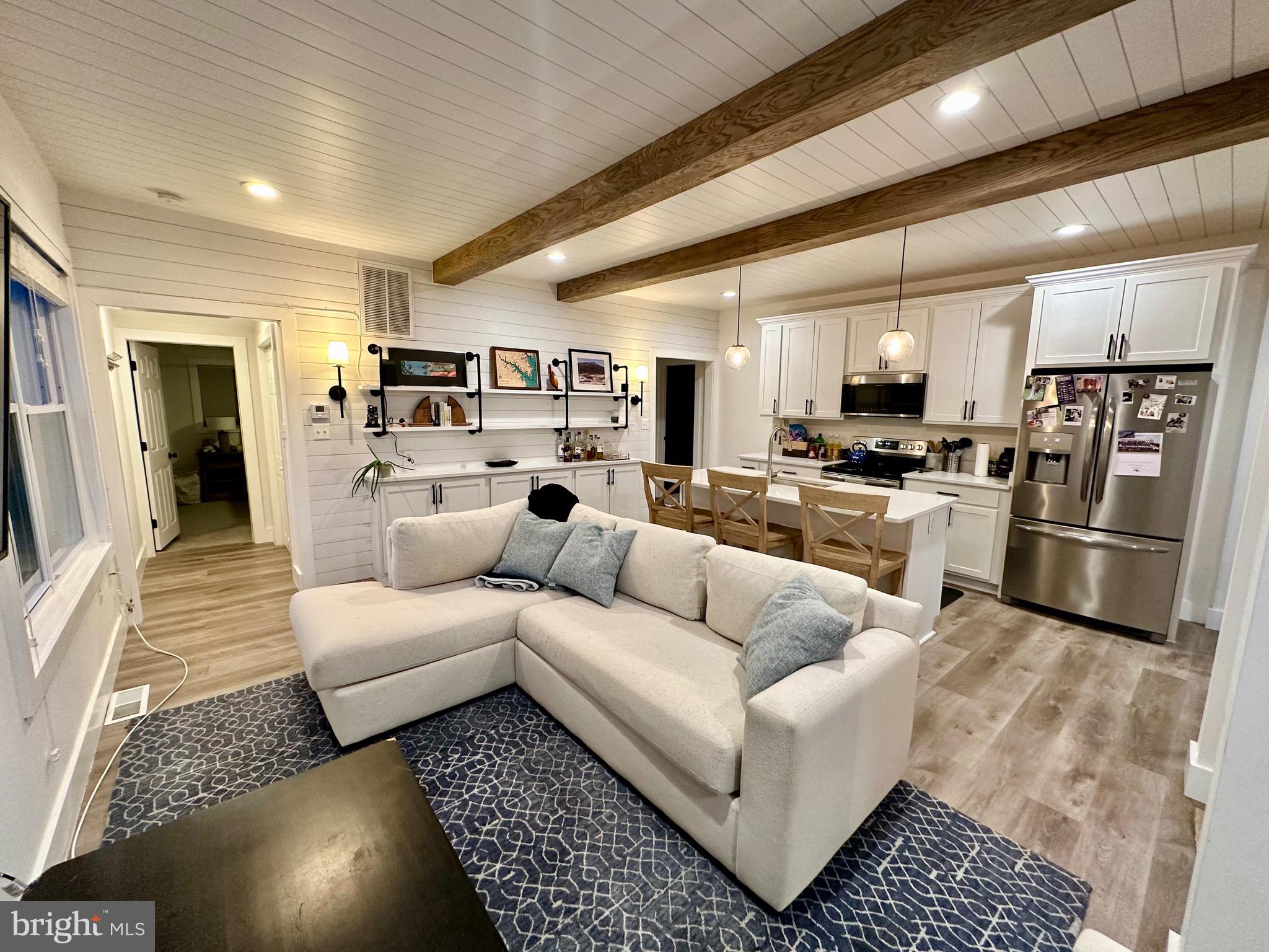WOODLAND BEACH - Residential Lease