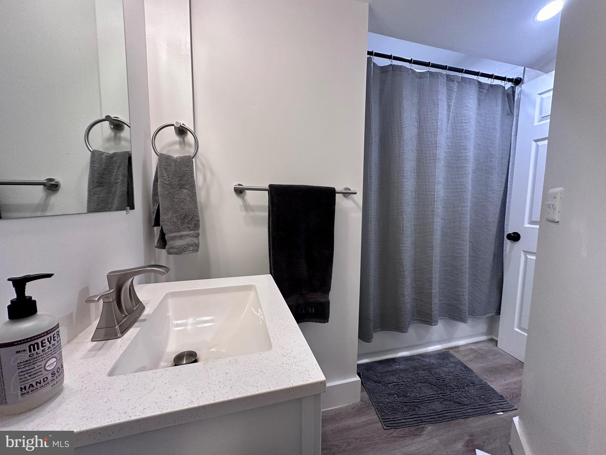 WOODLAND BEACH - Residential Lease