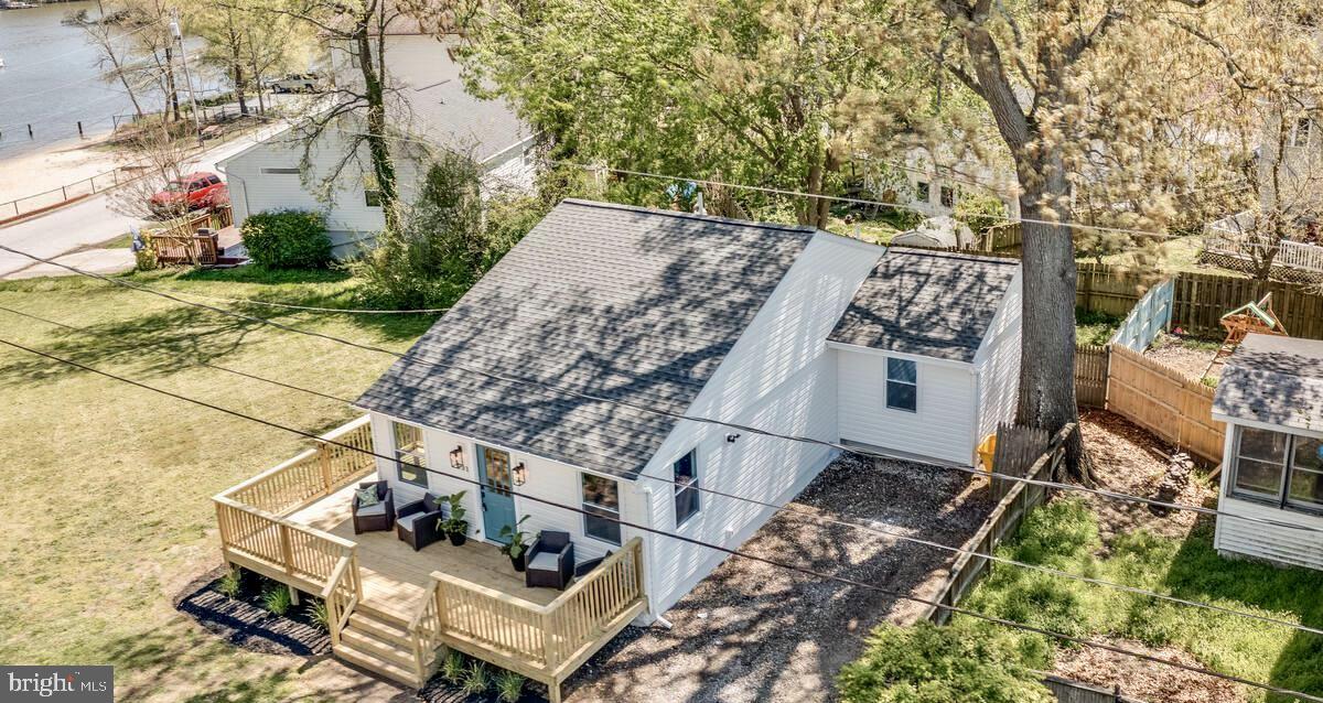 WOODLAND BEACH - Residential Lease