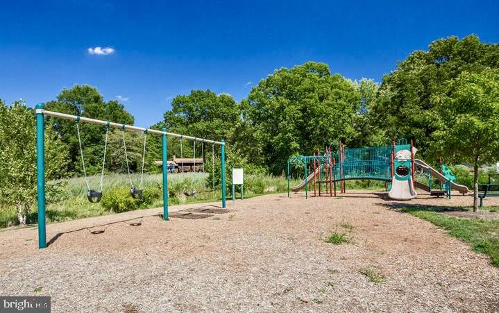 WOODLAND BEACH - Residential Lease