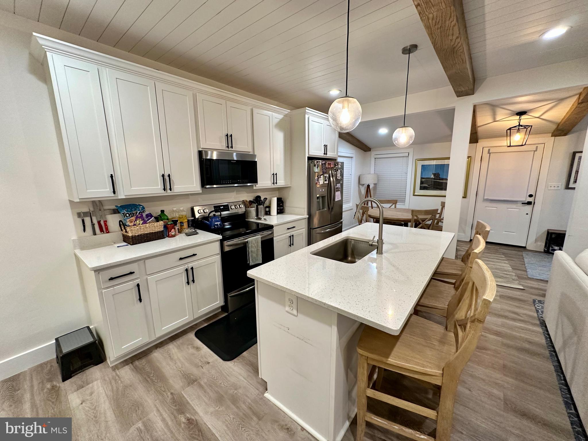 WOODLAND BEACH - Residential Lease