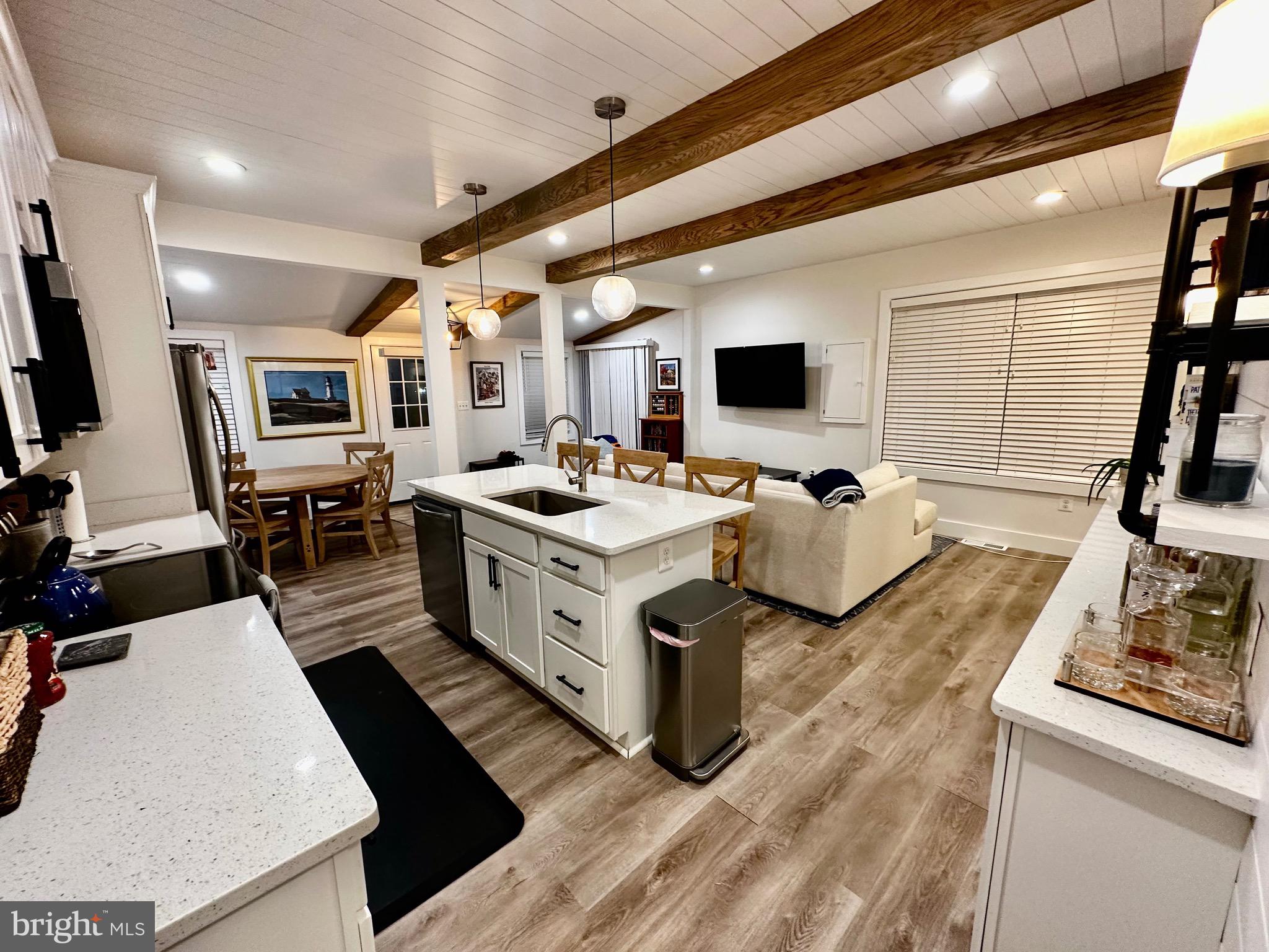 WOODLAND BEACH - Residential Lease