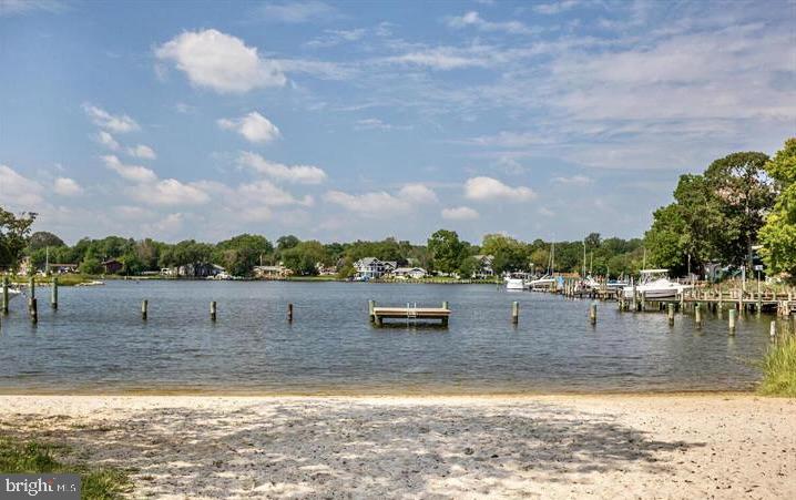 WOODLAND BEACH - Residential Lease