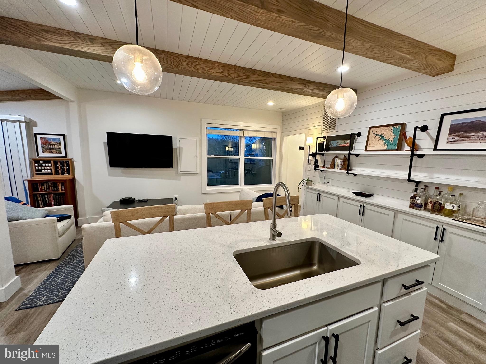 WOODLAND BEACH - Residential Lease