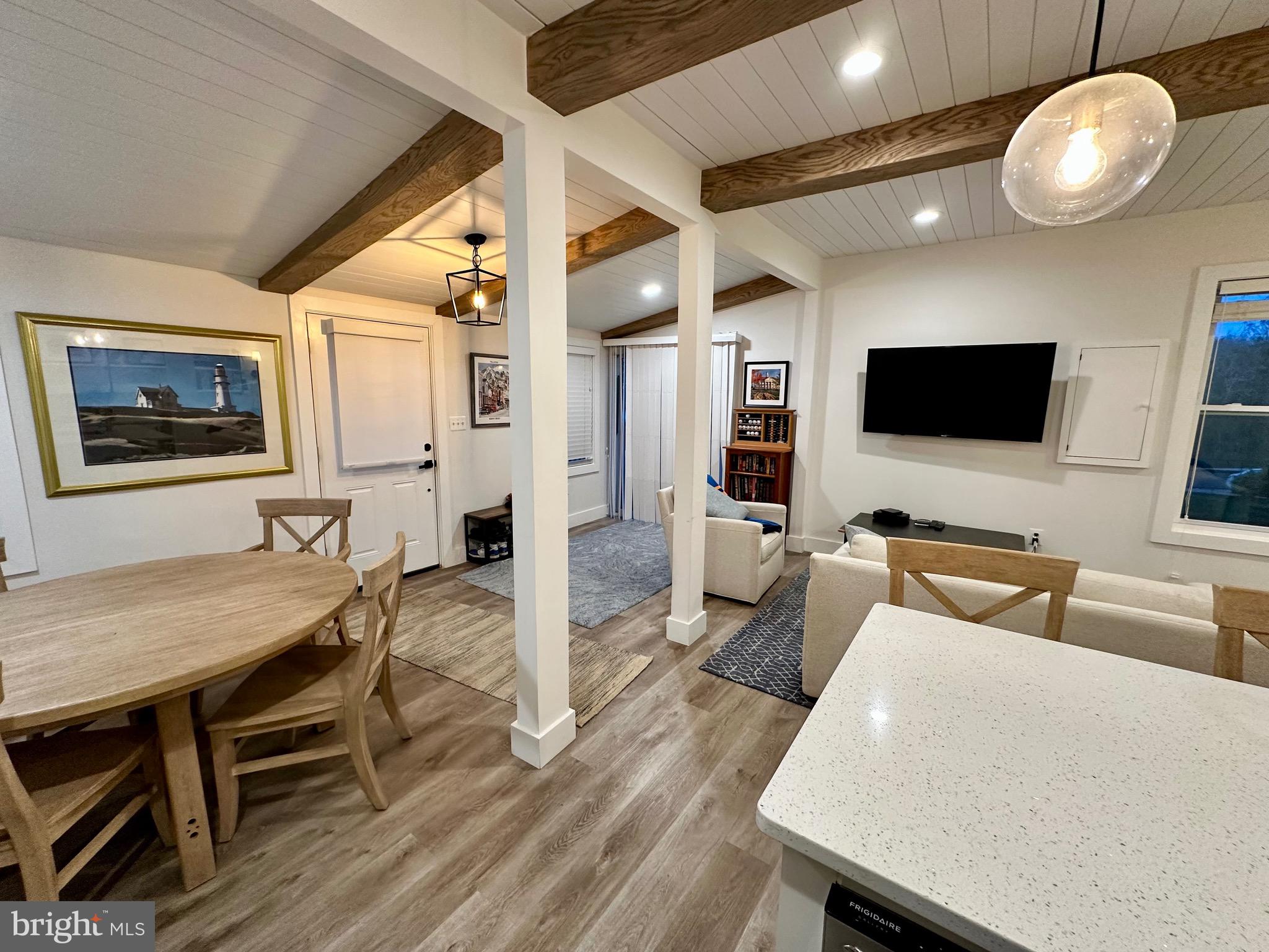 WOODLAND BEACH - Residential Lease