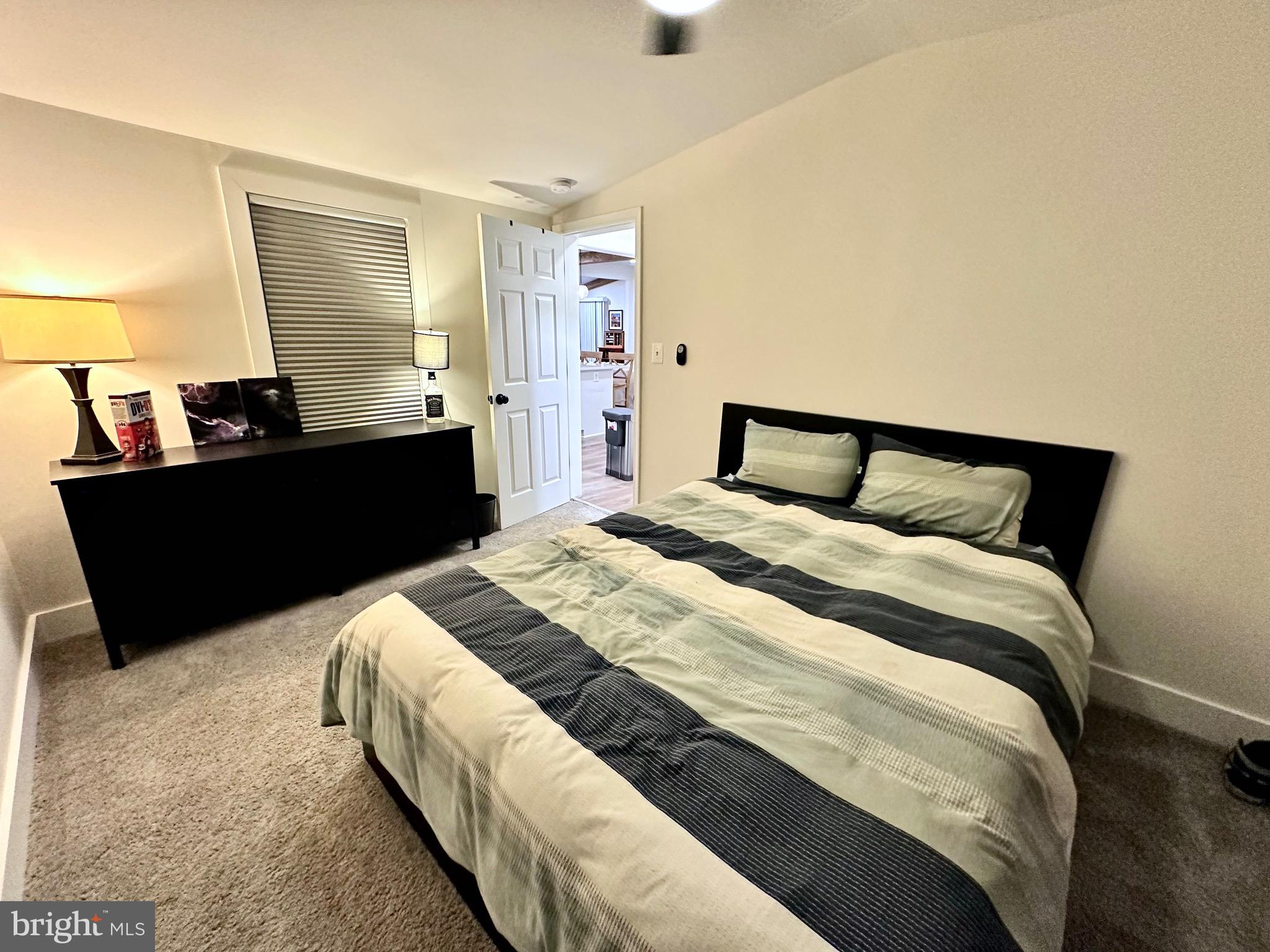 WOODLAND BEACH - Residential Lease