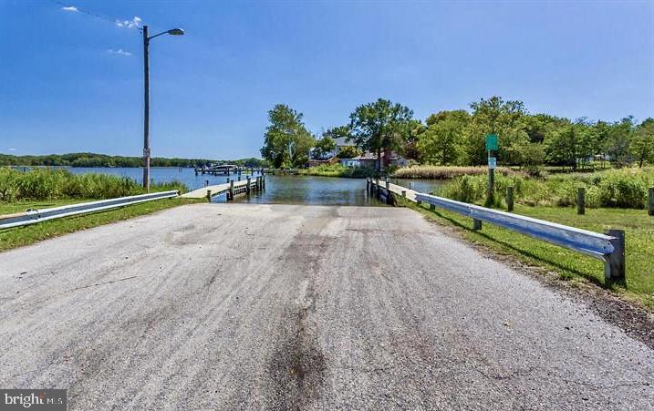 WOODLAND BEACH - Residential Lease