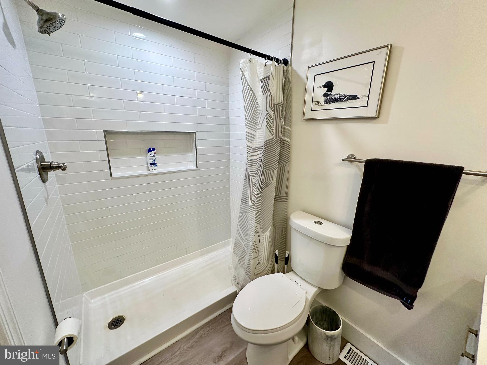 WOODLAND BEACH - Residential Lease