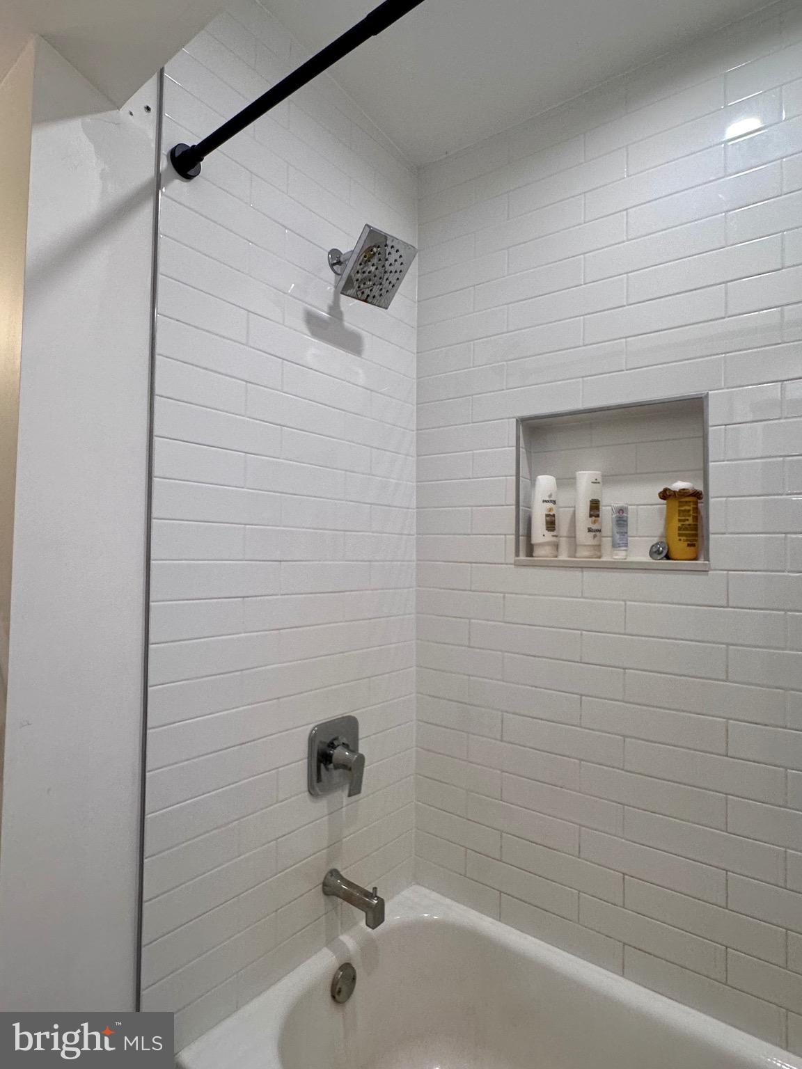 WOODLAND BEACH - Residential Lease