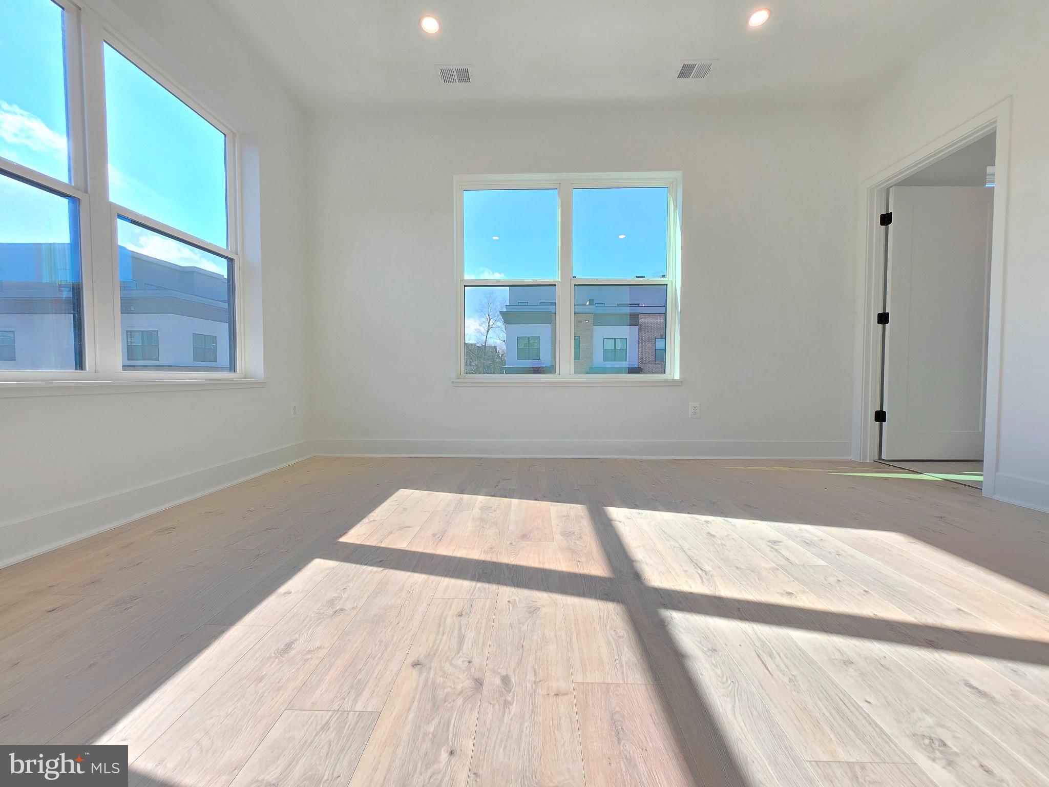TYSONS RIDGE - Residential