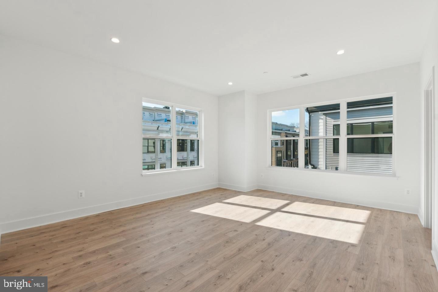 TYSONS RIDGE - Residential