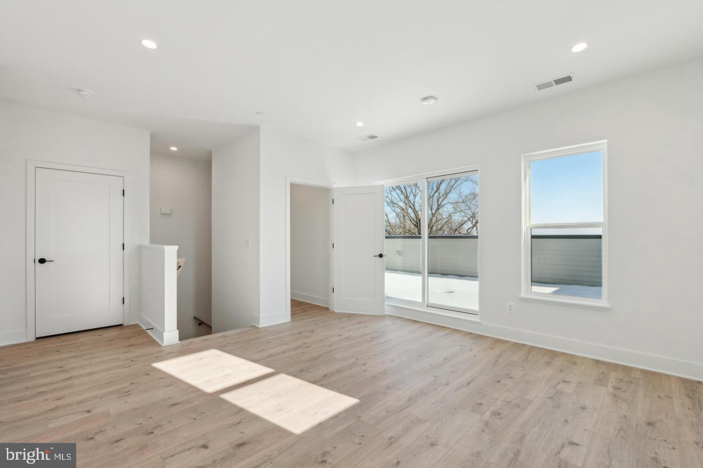 TYSONS RIDGE - Residential