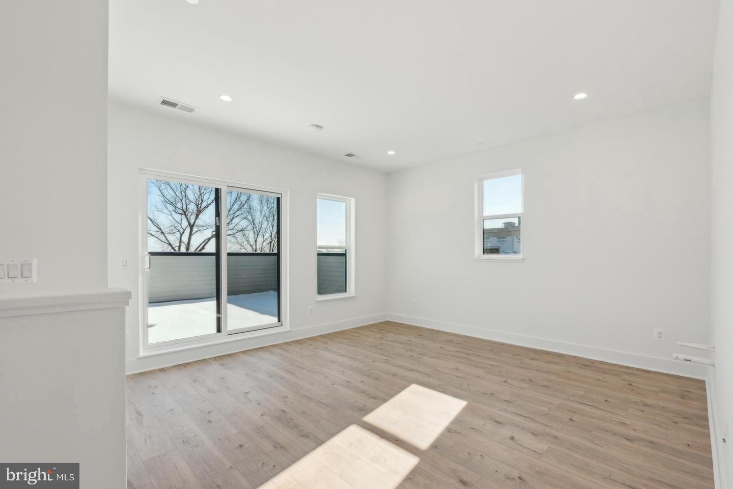 TYSONS RIDGE - Residential