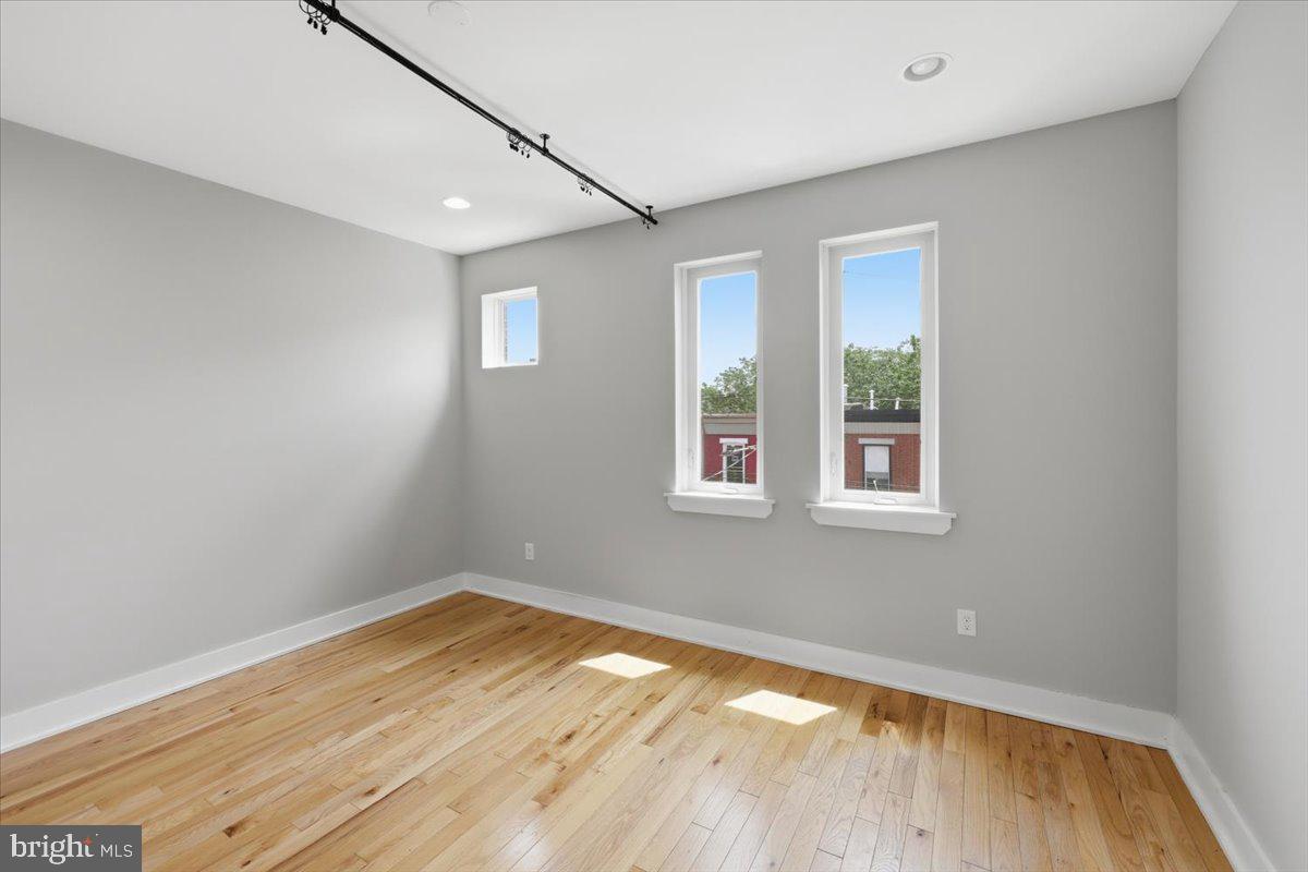 POINT BREEZE - Residential