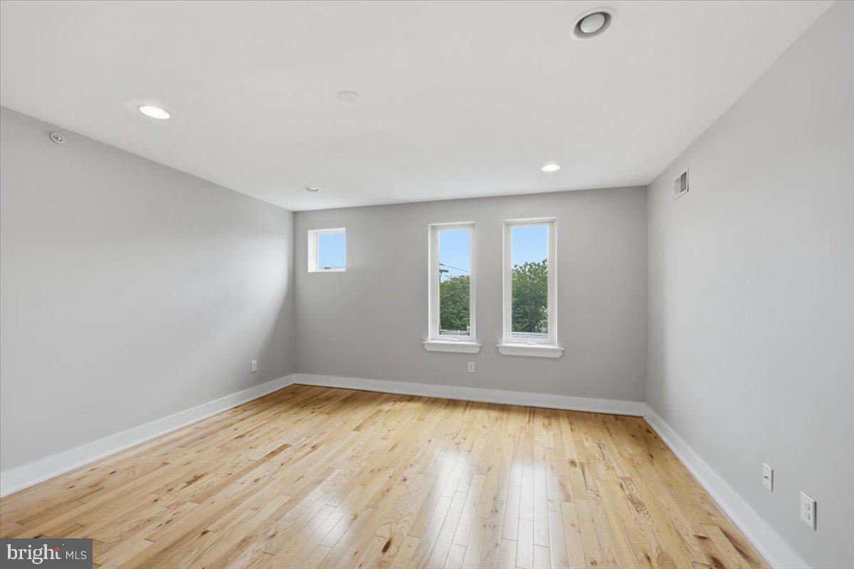 POINT BREEZE - Residential