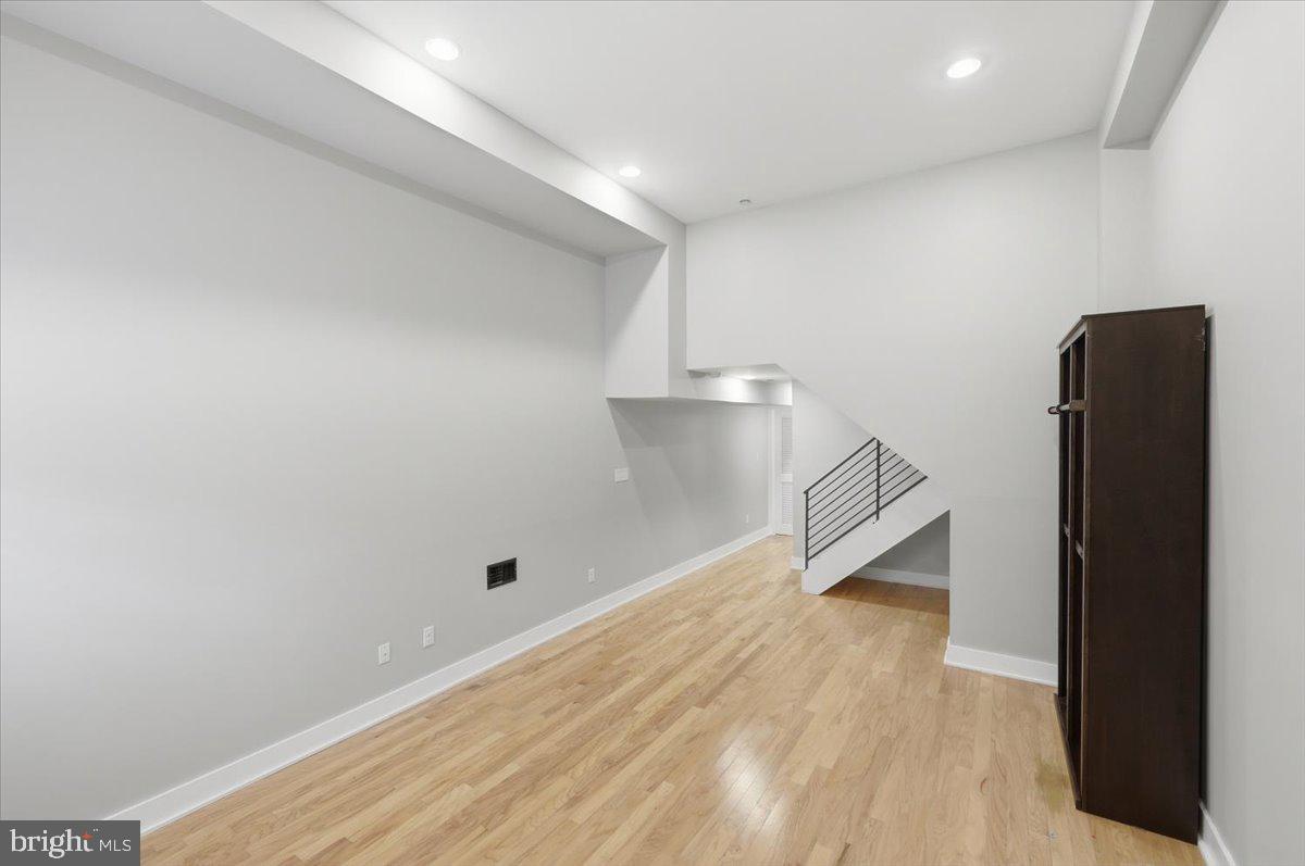 POINT BREEZE - Residential