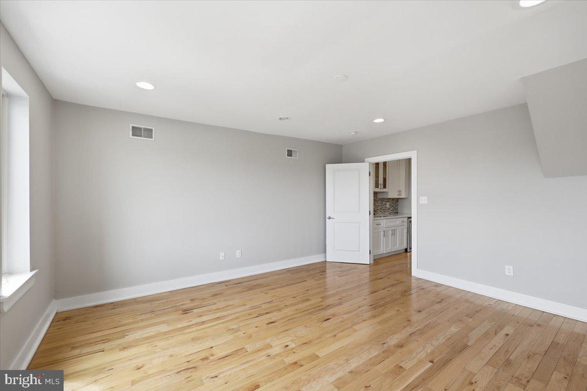 POINT BREEZE - Residential