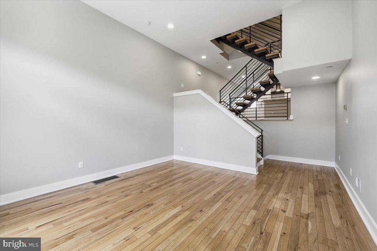 POINT BREEZE - Residential