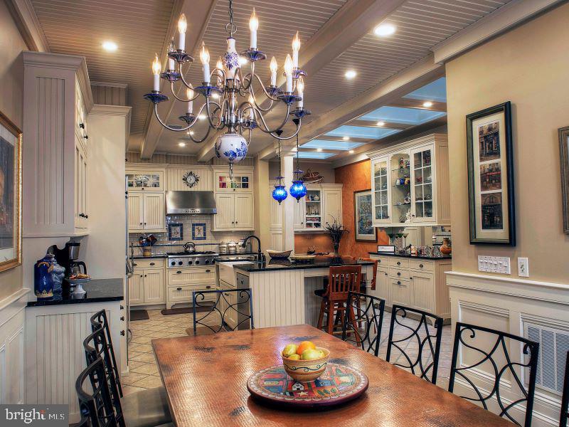 QUEEN VILLAGE - Residential