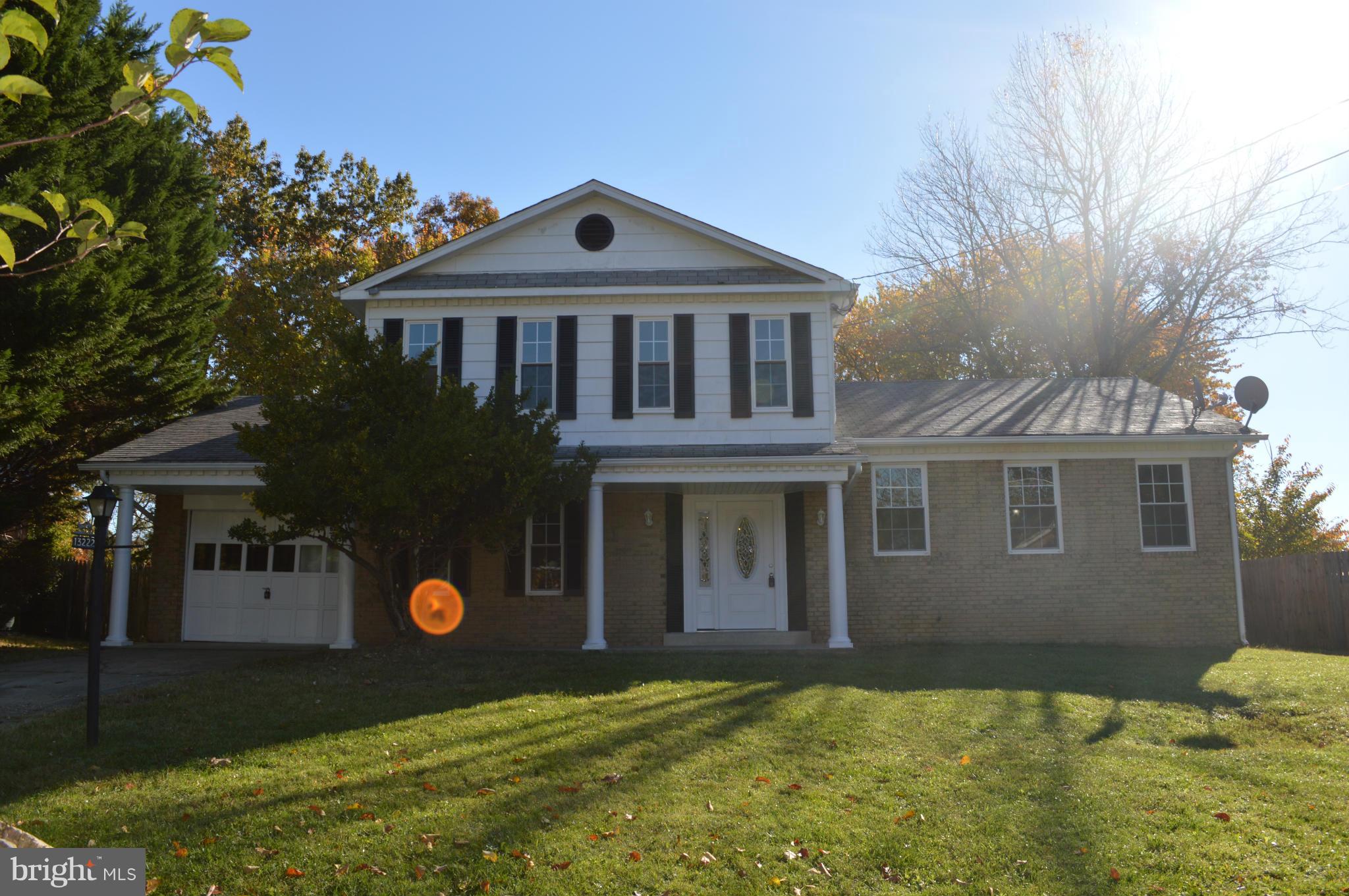 Beautiful renovated single house located at Fort Washington for sale, hardwood floor, brand new carpet, new kitchen w/ beautiful granite counter tops, with stainless appliances, newly renovated bathrooms w/ceramic tiles and new toilets. Walking distance to the Fort Washington Marina and Park.