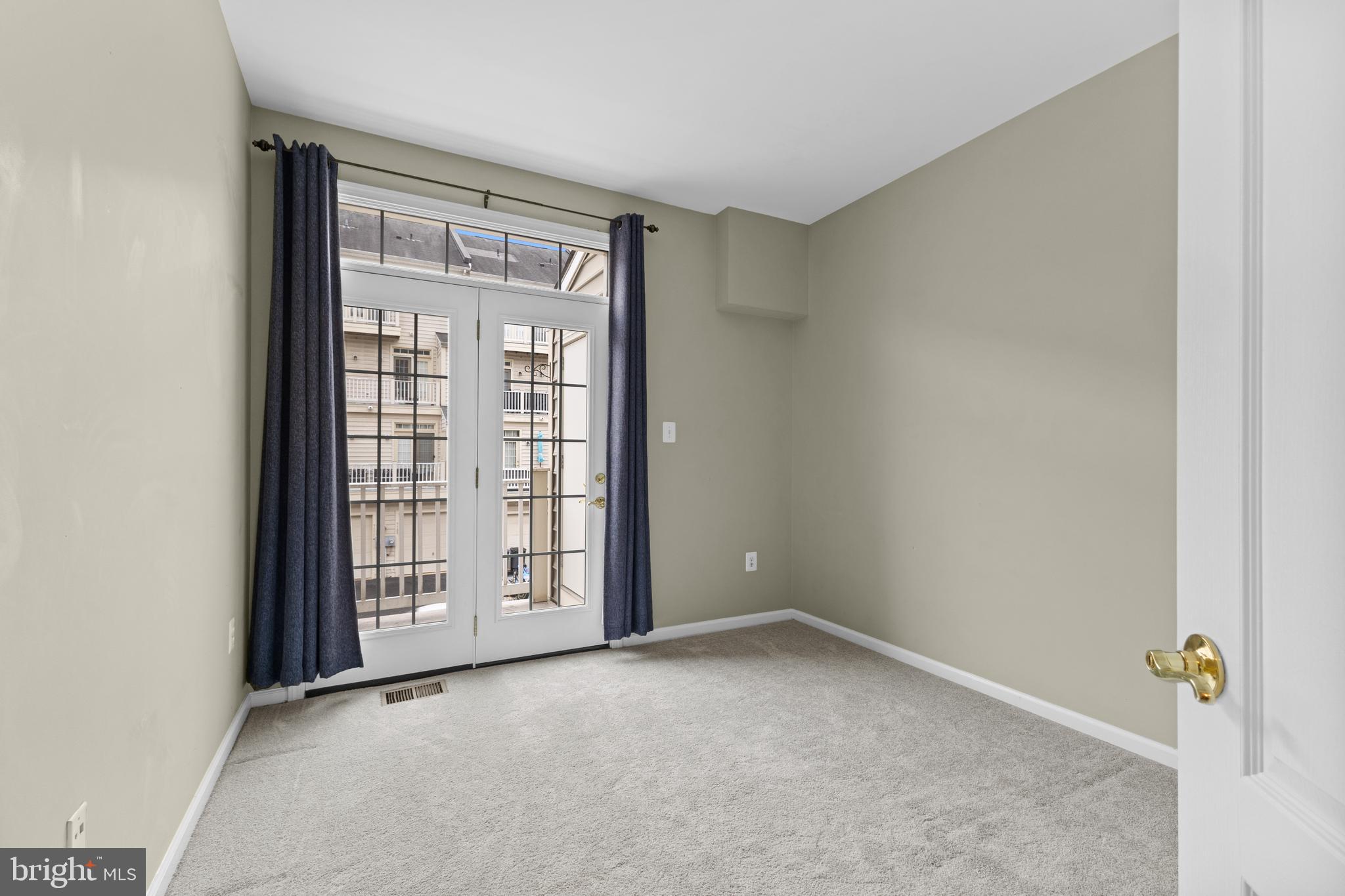 THE TOWNES AT VILLAGE PLACE - Residential