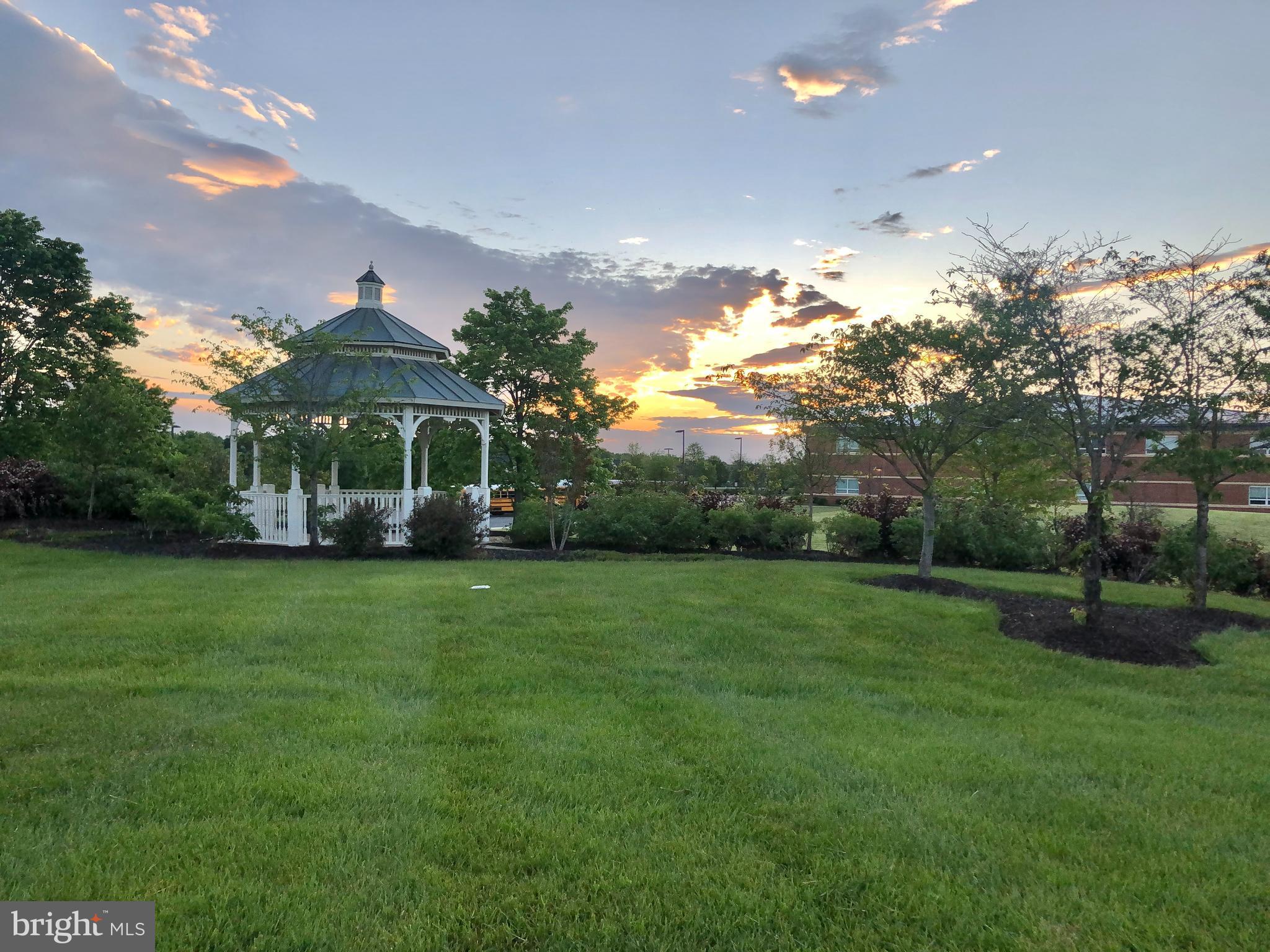 LAUREL HILL - Residential