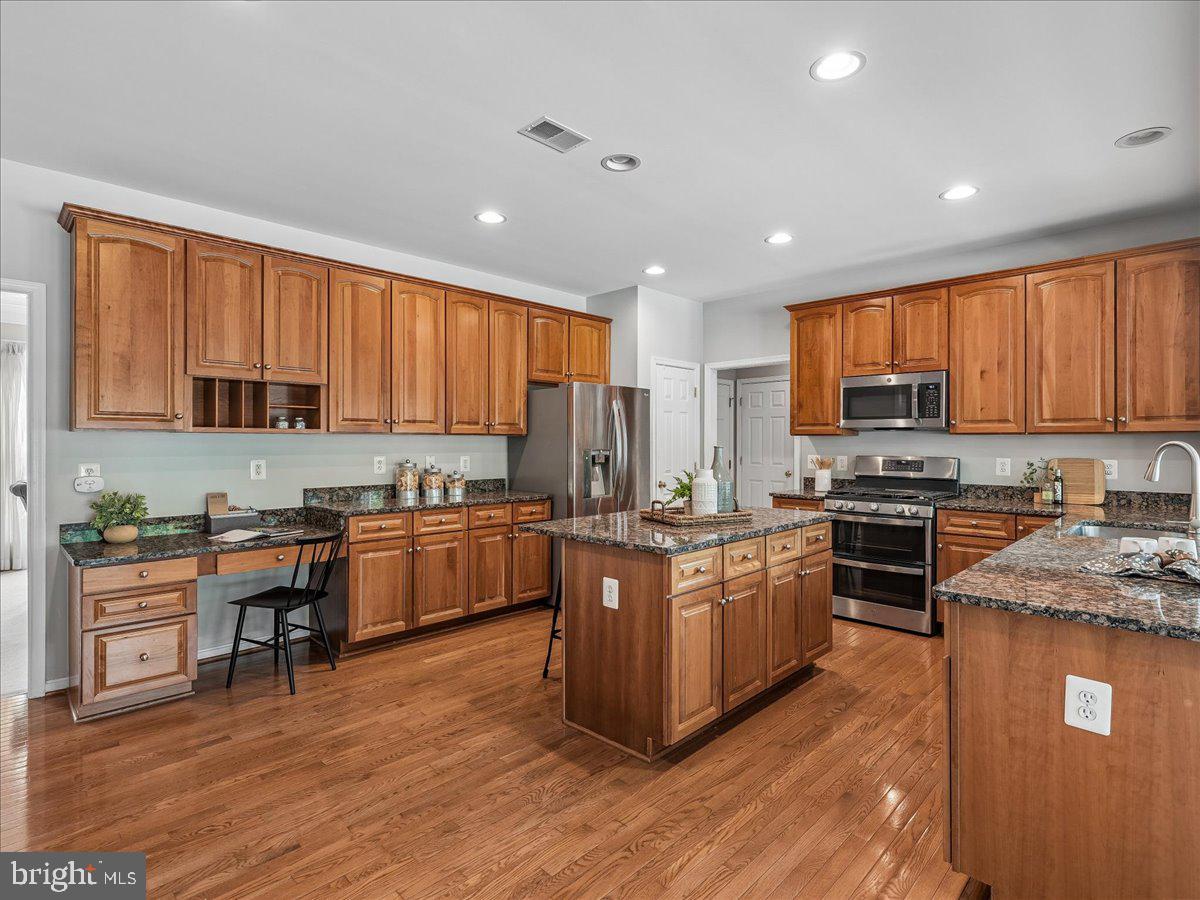 LAUREL HILL - Residential