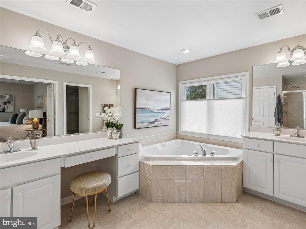 LAUREL HILL - Residential