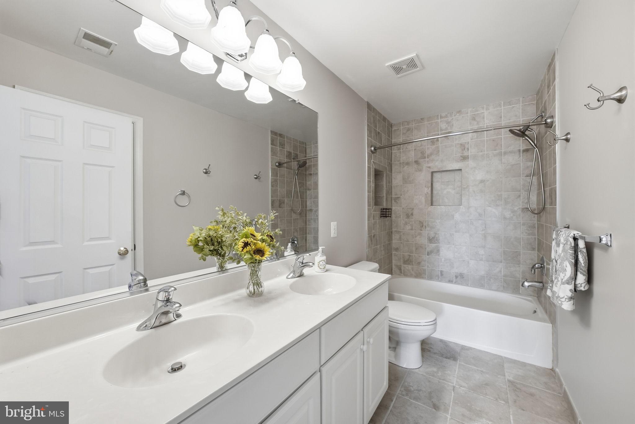 LAUREL HILL - Residential