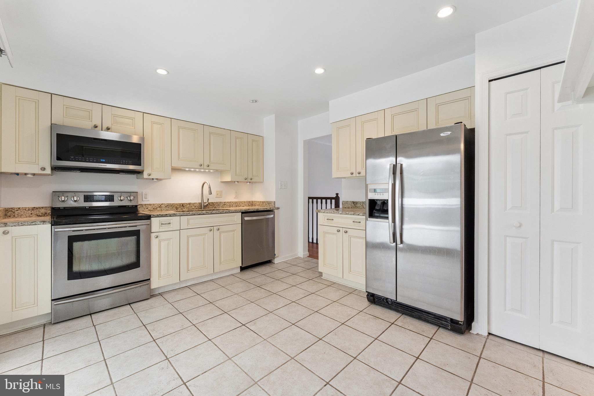 LAKEWOOD HILLS - Residential